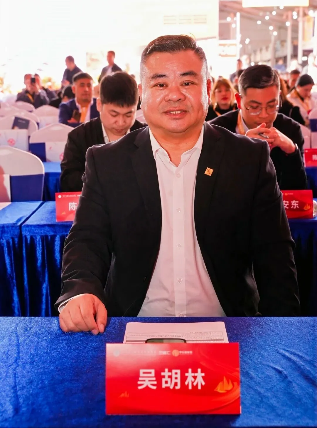 泛家居出海采购对接会暨广州市定制家居行业协会&定峰汇2025年会胜利召开，“永特耐之夜”华丽绽放！