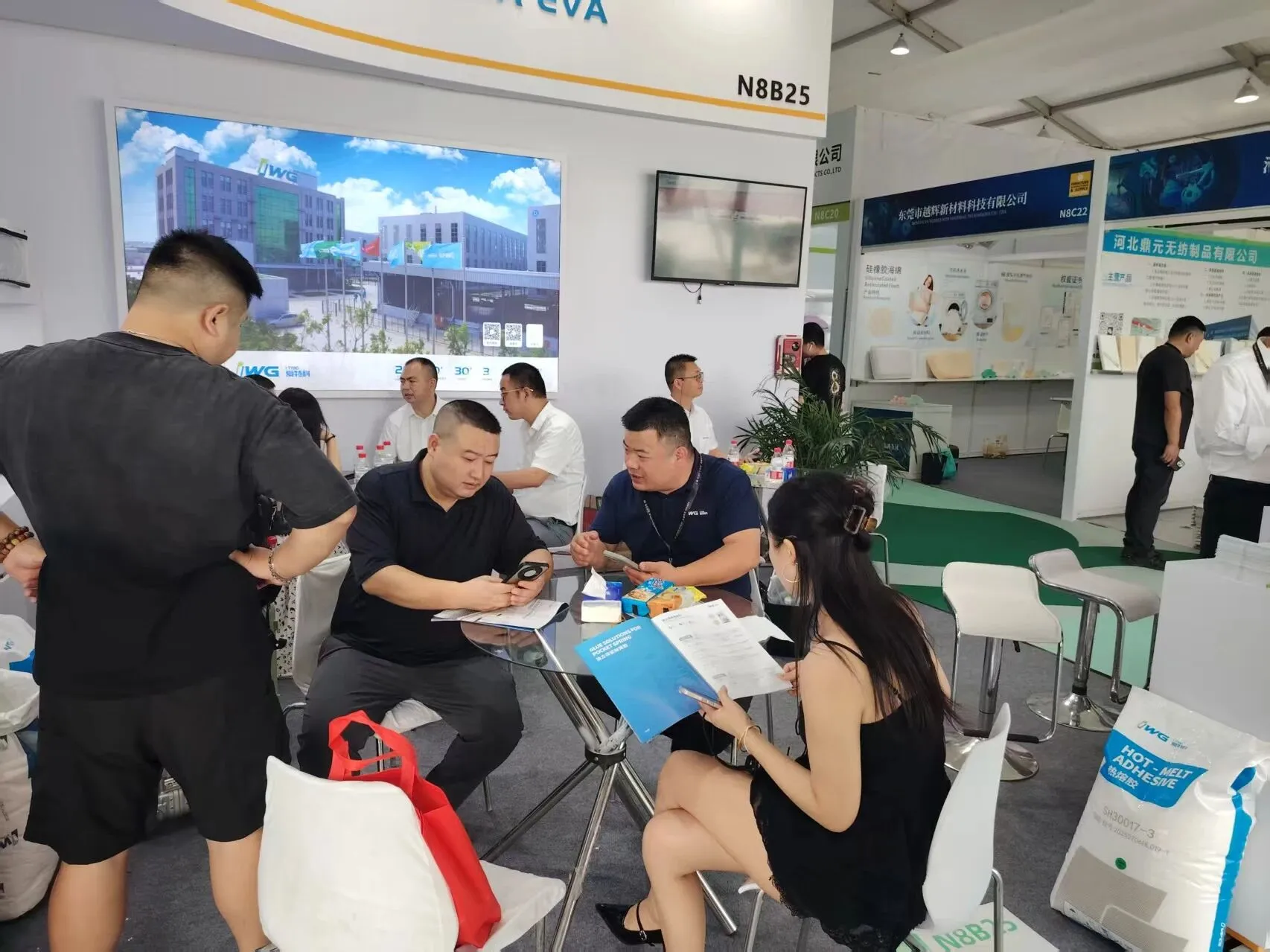 中国家具高端制造展 | IWG爱特科重磅亮相 ，软体静音热熔胶引关注！